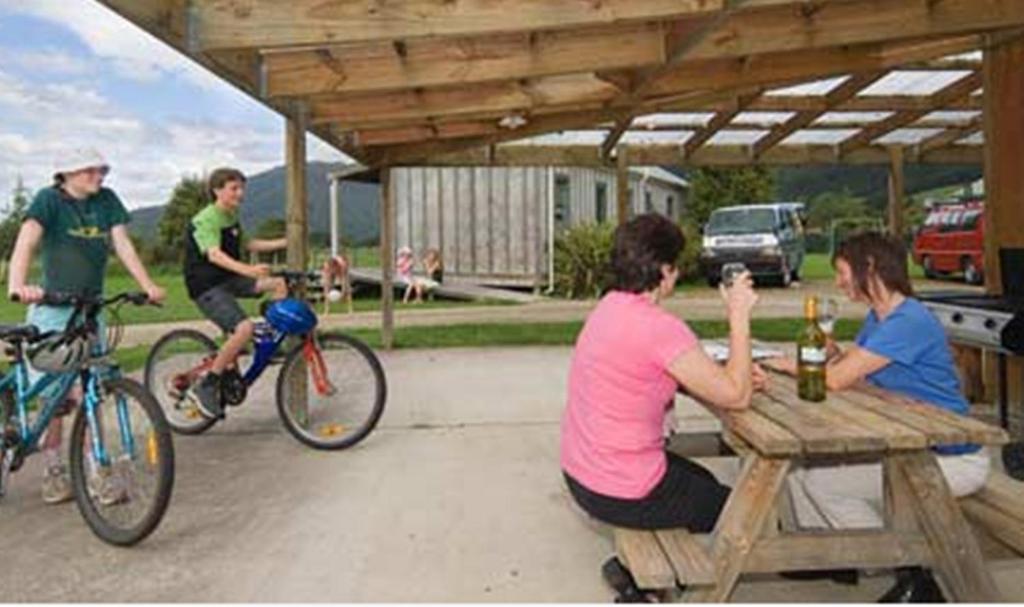Smiths Farm Holiday Park Linkwater Extérieur photo